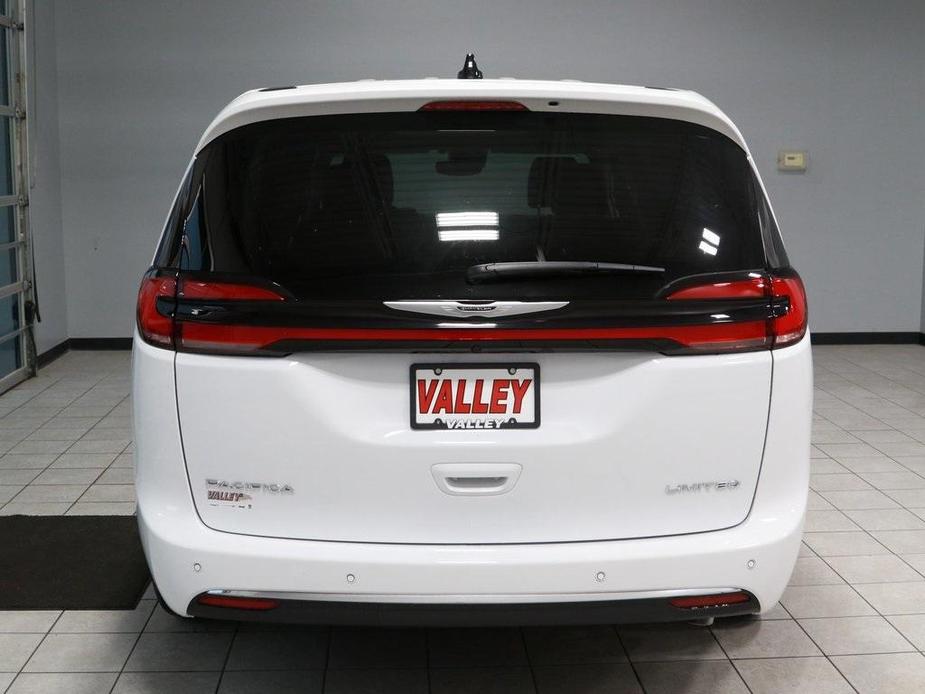 new 2024 Chrysler Pacifica car, priced at $48,578