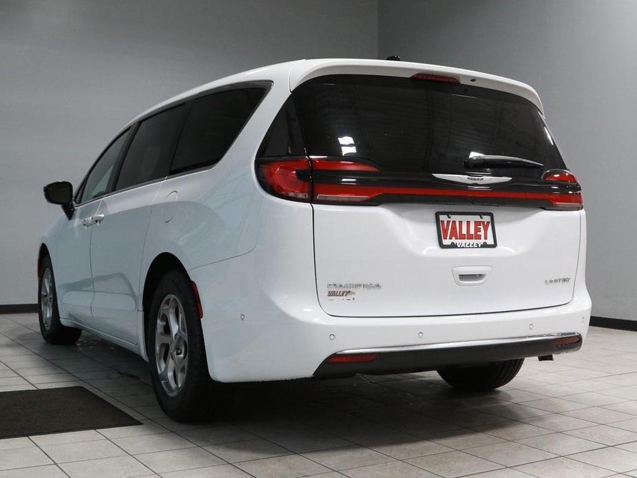 new 2024 Chrysler Pacifica car, priced at $48,578