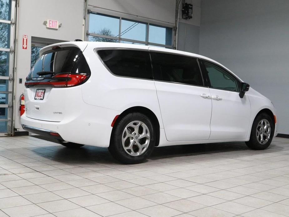 new 2024 Chrysler Pacifica car, priced at $48,578