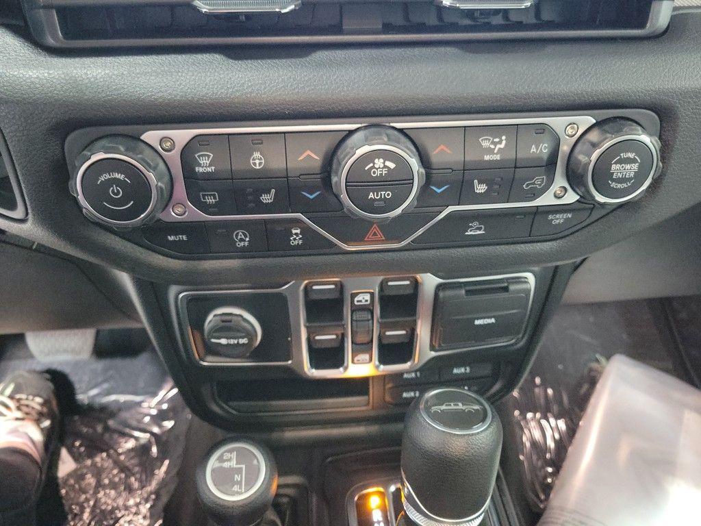 new 2025 Jeep Gladiator car, priced at $44,709