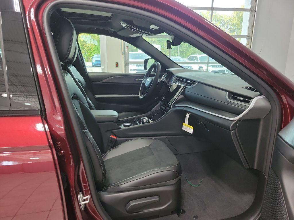 new 2025 Jeep Grand Cherokee car, priced at $44,708