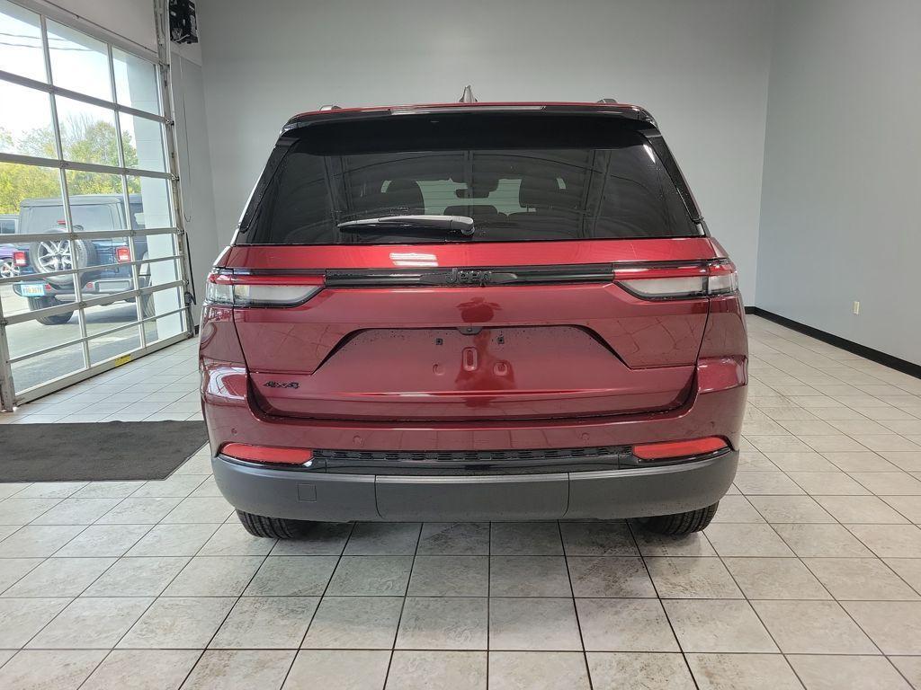new 2025 Jeep Grand Cherokee car, priced at $44,708