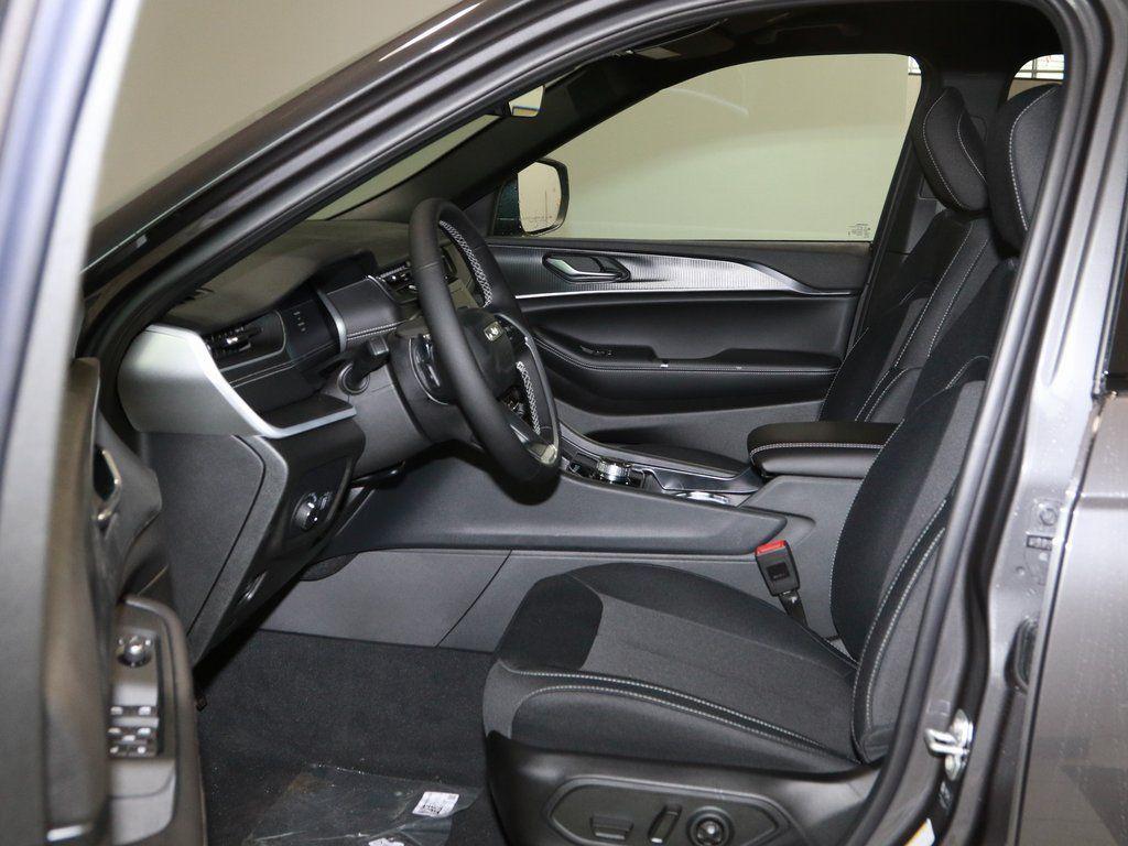 new 2025 Jeep Grand Cherokee L car, priced at $42,781