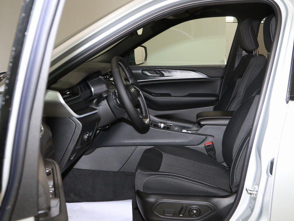 new 2025 Jeep Grand Cherokee L car, priced at $39,700
