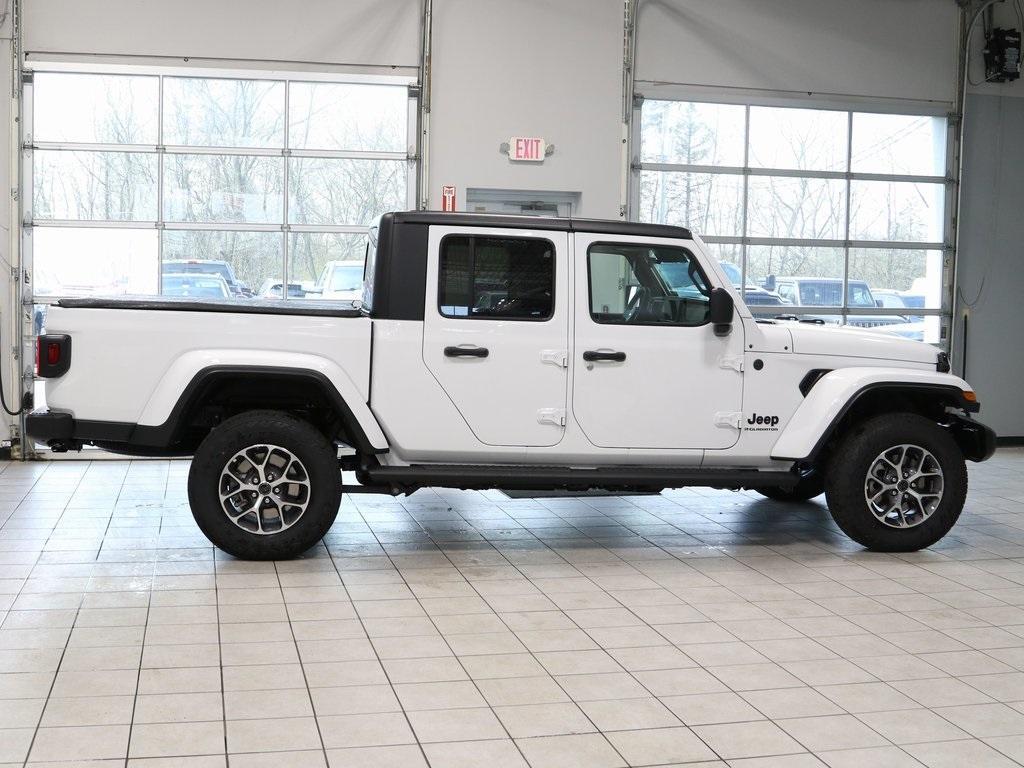 new 2024 Jeep Gladiator car, priced at $46,347