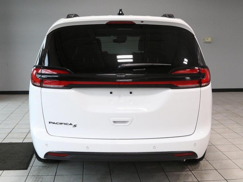 new 2024 Chrysler Pacifica car, priced at $36,494