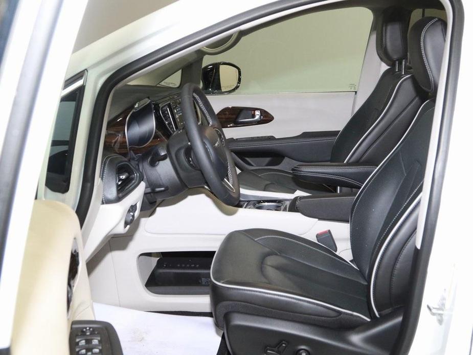 new 2024 Chrysler Pacifica car, priced at $49,911