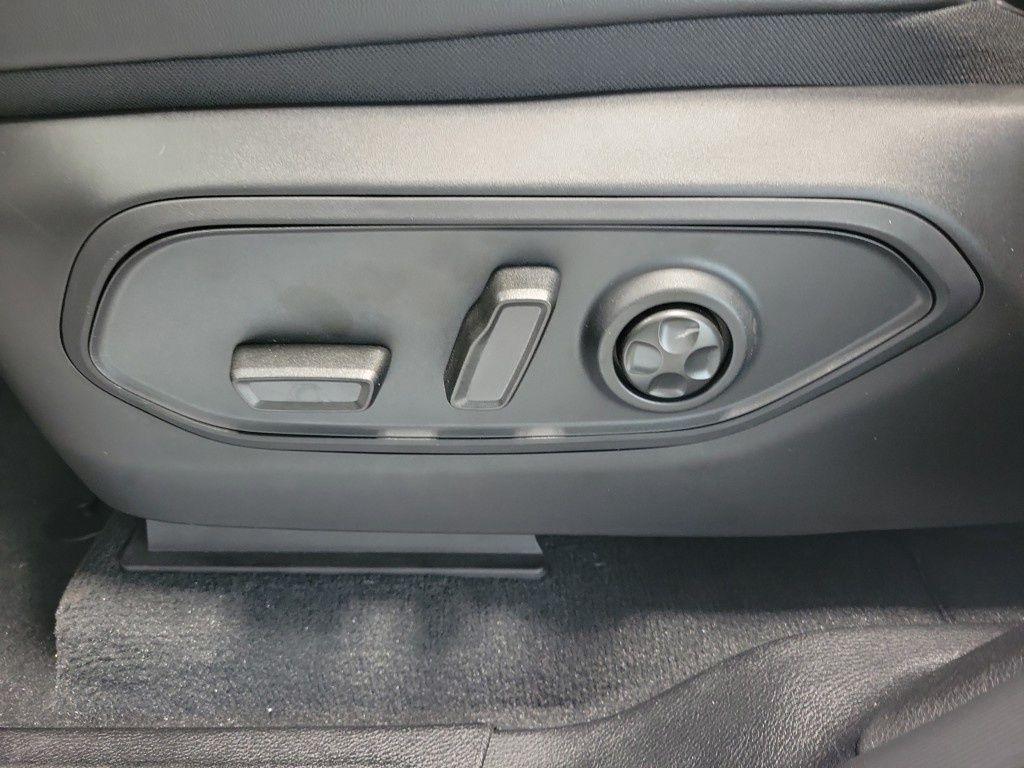 new 2025 Jeep Grand Cherokee car, priced at $43,680