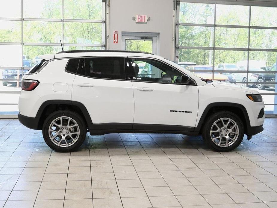 new 2024 Jeep Compass car, priced at $31,327