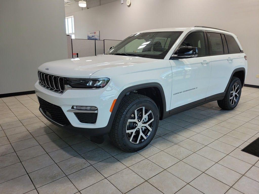 new 2025 Jeep Grand Cherokee car, priced at $42,846