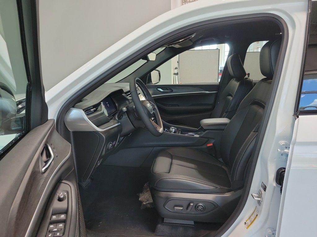 new 2025 Jeep Grand Cherokee car, priced at $42,846