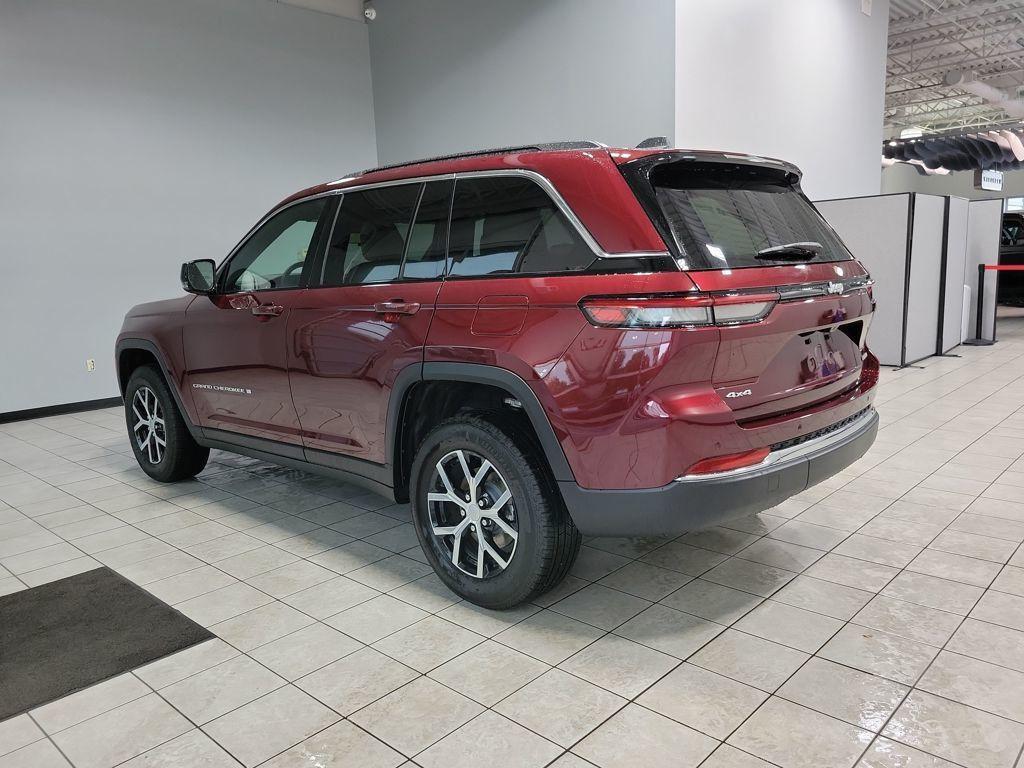 new 2025 Jeep Grand Cherokee car, priced at $41,992