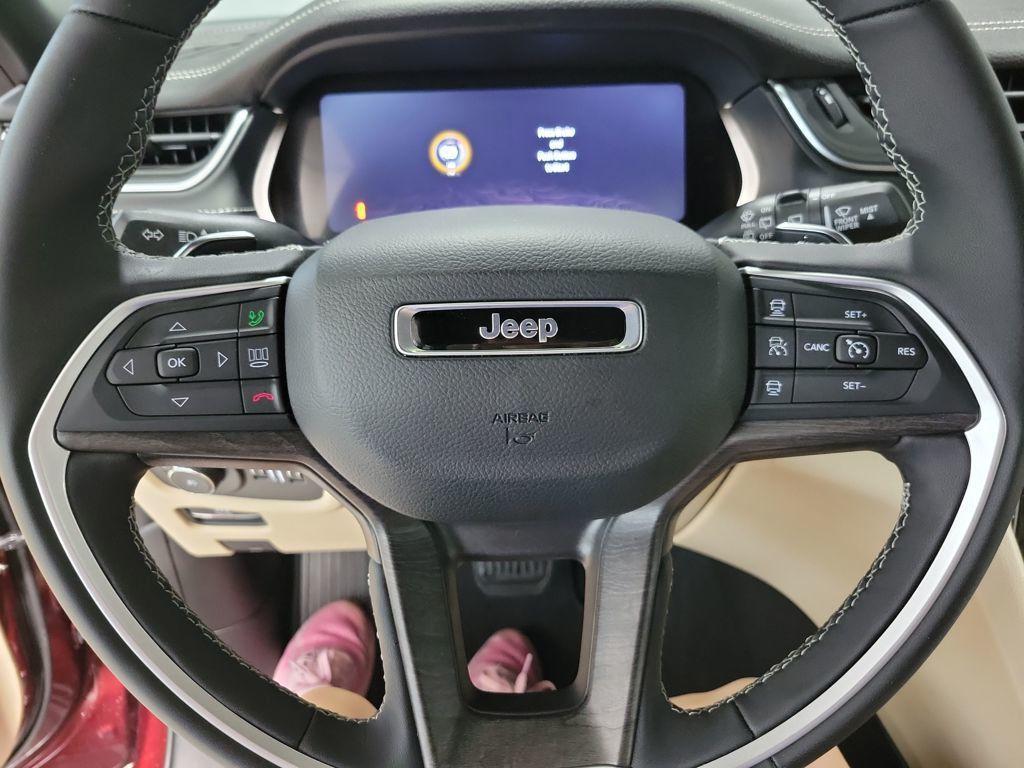 new 2025 Jeep Grand Cherokee car, priced at $41,992