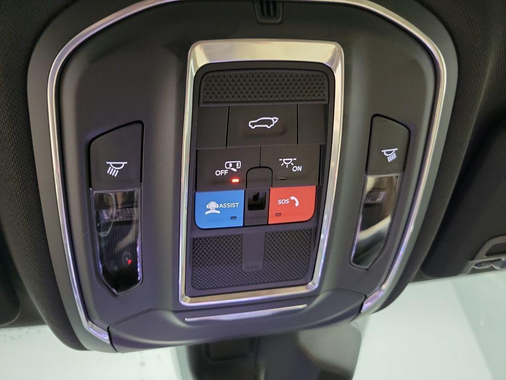 new 2025 Jeep Grand Cherokee car, priced at $41,992