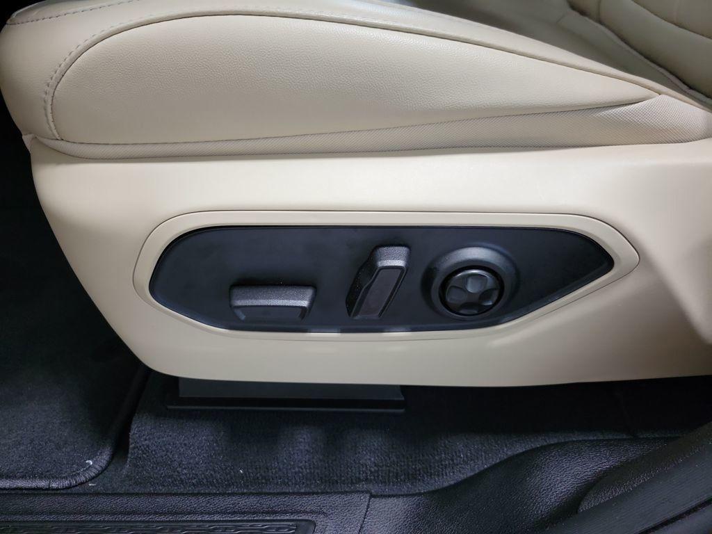 new 2025 Jeep Grand Cherokee car, priced at $41,992