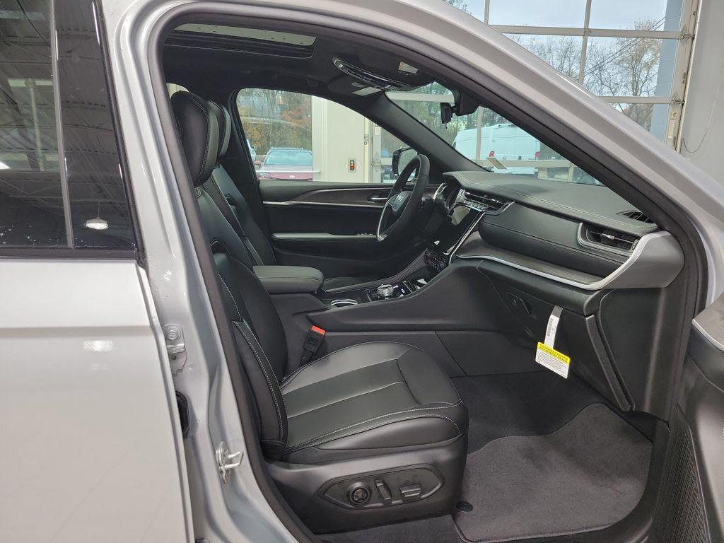 new 2025 Jeep Grand Cherokee L car, priced at $48,576