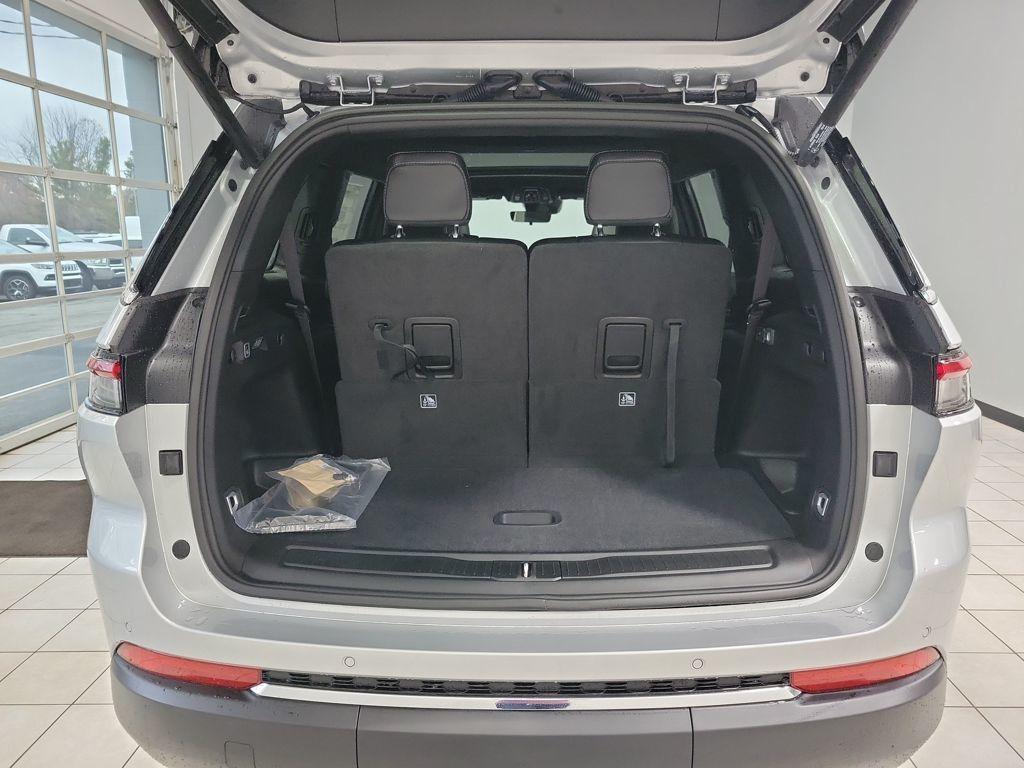 new 2025 Jeep Grand Cherokee L car, priced at $48,576