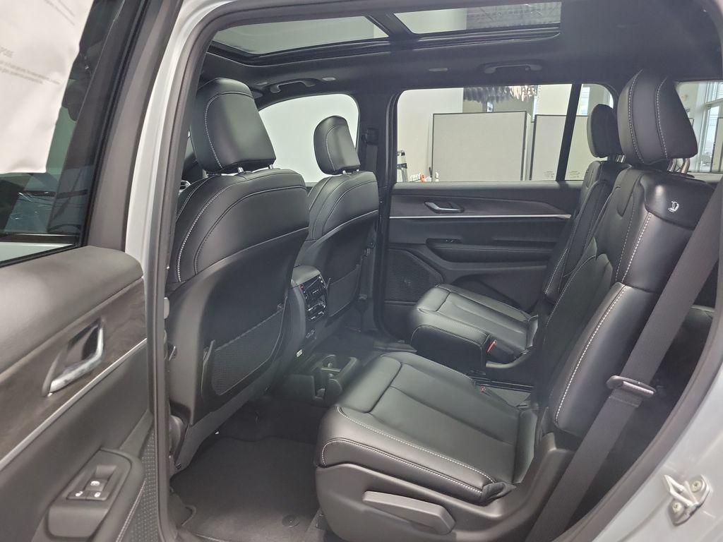 new 2025 Jeep Grand Cherokee L car, priced at $48,576