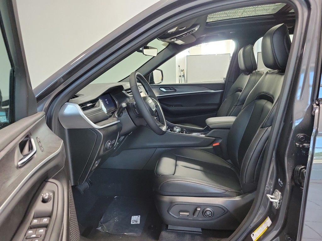 new 2025 Jeep Grand Cherokee car, priced at $47,835