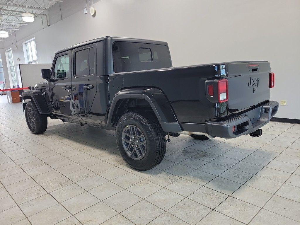 new 2025 Jeep Gladiator car, priced at $45,218