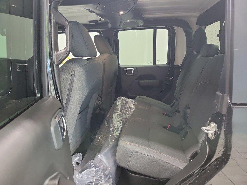 new 2025 Jeep Gladiator car, priced at $45,489