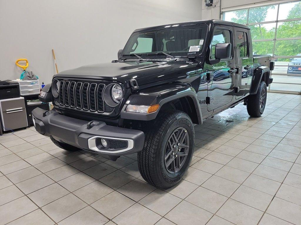 new 2025 Jeep Gladiator car, priced at $45,218
