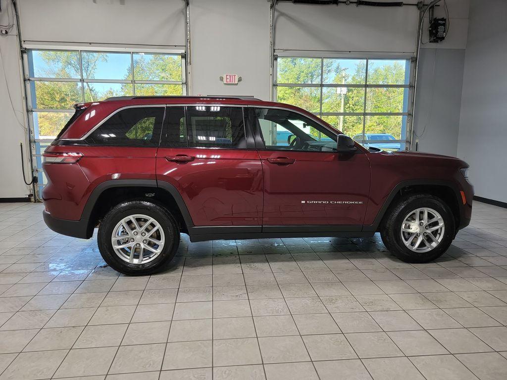 new 2025 Jeep Grand Cherokee car, priced at $40,156