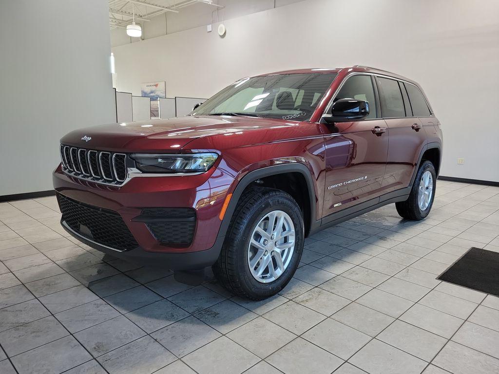 new 2025 Jeep Grand Cherokee car, priced at $40,156