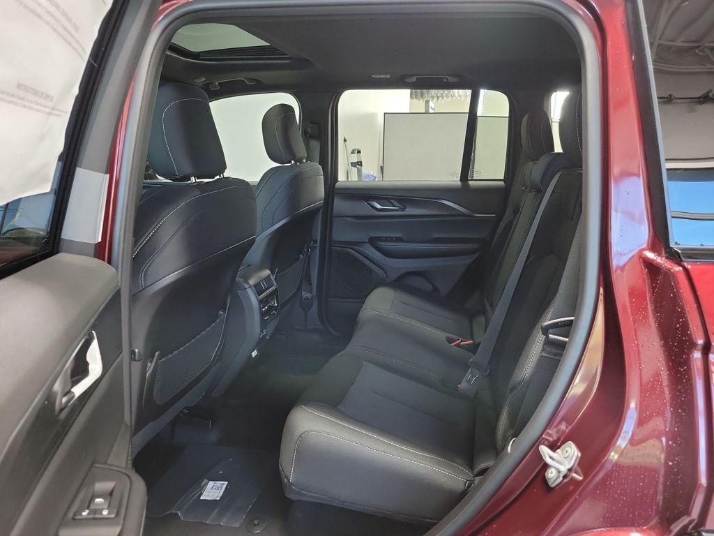 new 2025 Jeep Grand Cherokee car, priced at $40,156