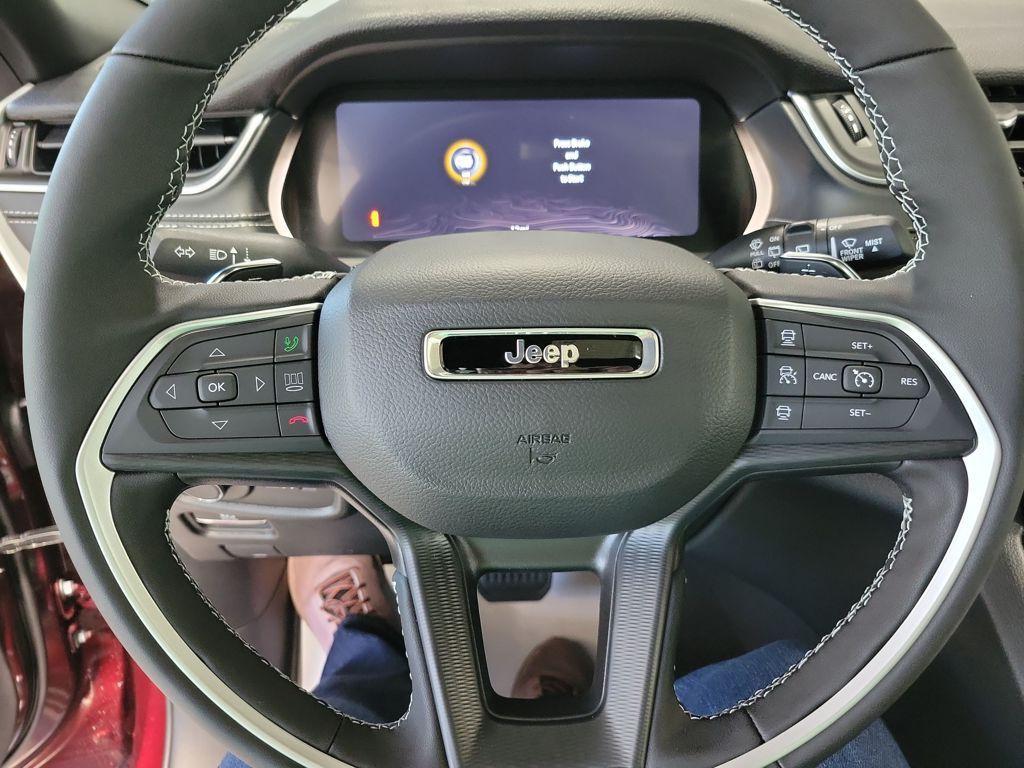 new 2025 Jeep Grand Cherokee car, priced at $40,156