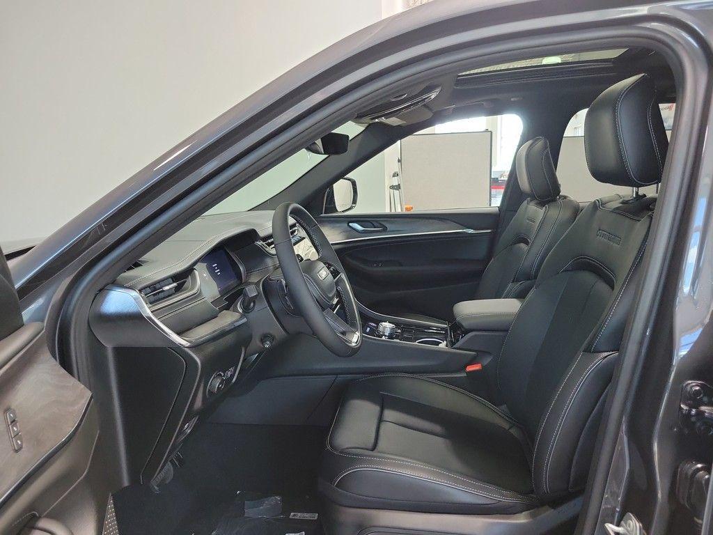 new 2025 Jeep Grand Cherokee car, priced at $54,861