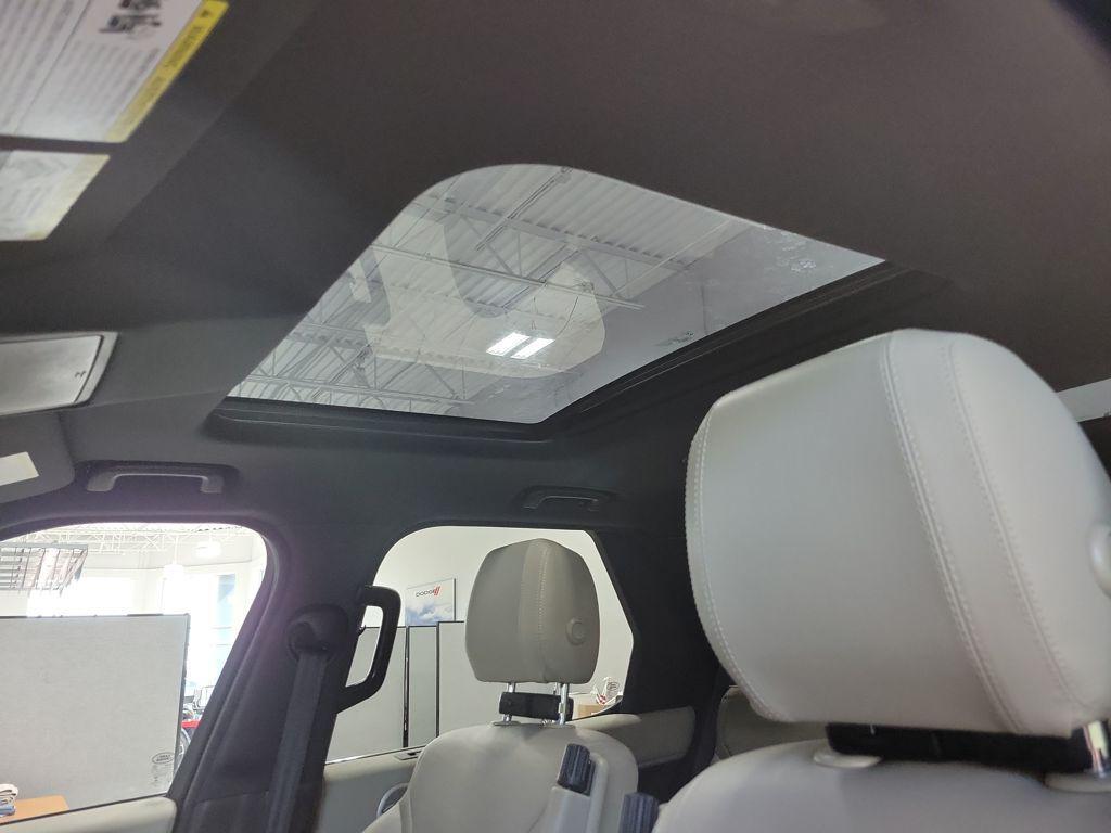 used 2019 Land Rover Discovery car, priced at $20,499