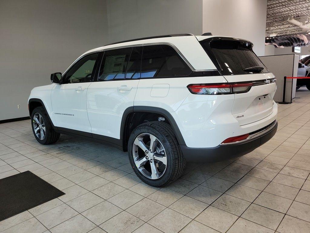 new 2025 Jeep Grand Cherokee car, priced at $49,742