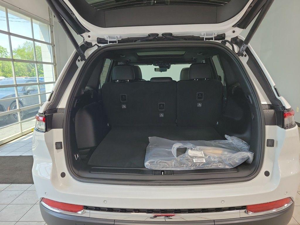 new 2025 Jeep Grand Cherokee car, priced at $49,742