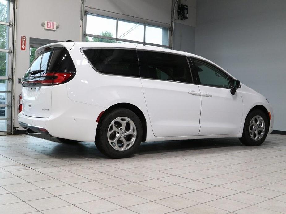 new 2024 Chrysler Pacifica car, priced at $42,034