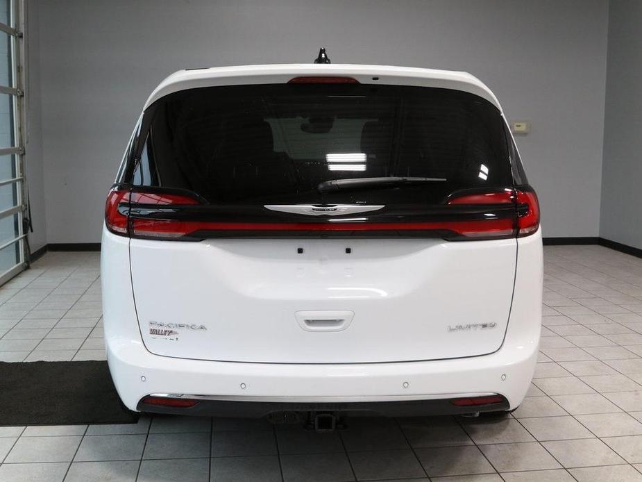 new 2024 Chrysler Pacifica car, priced at $42,034