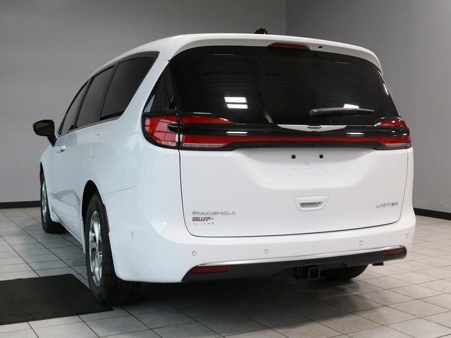 new 2024 Chrysler Pacifica car, priced at $42,034