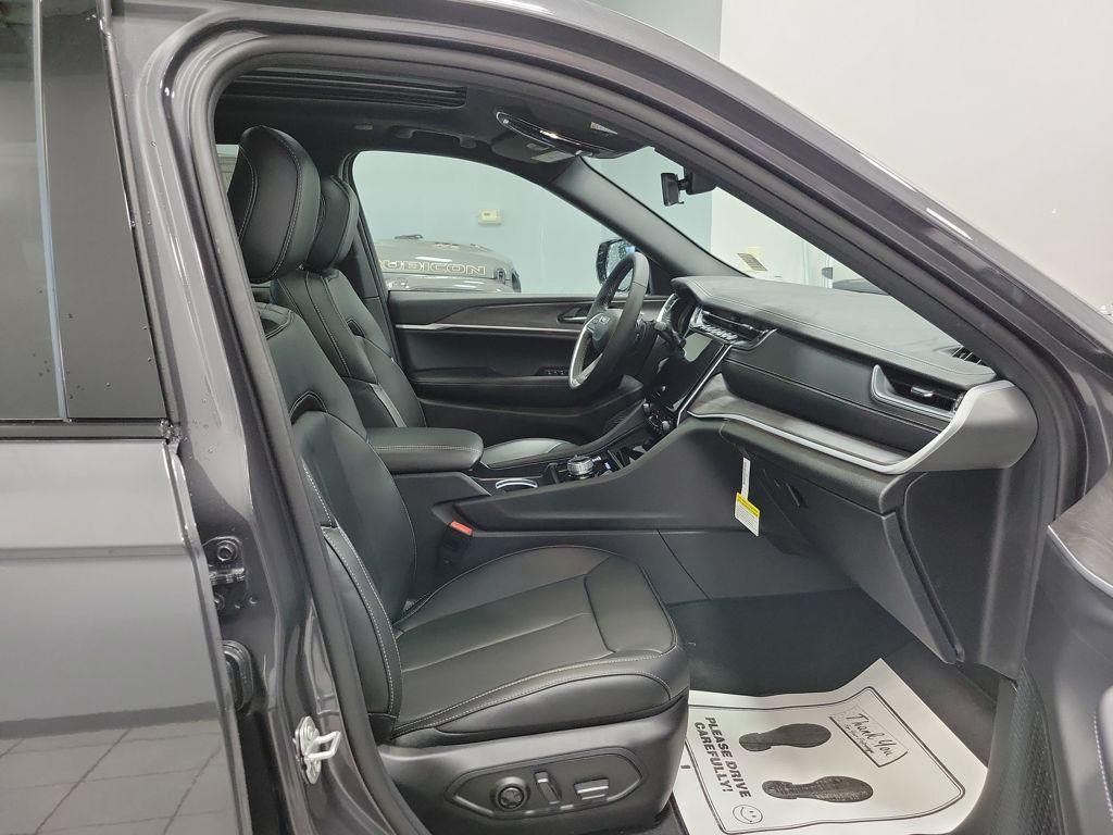 new 2025 Jeep Grand Cherokee car, priced at $47,729