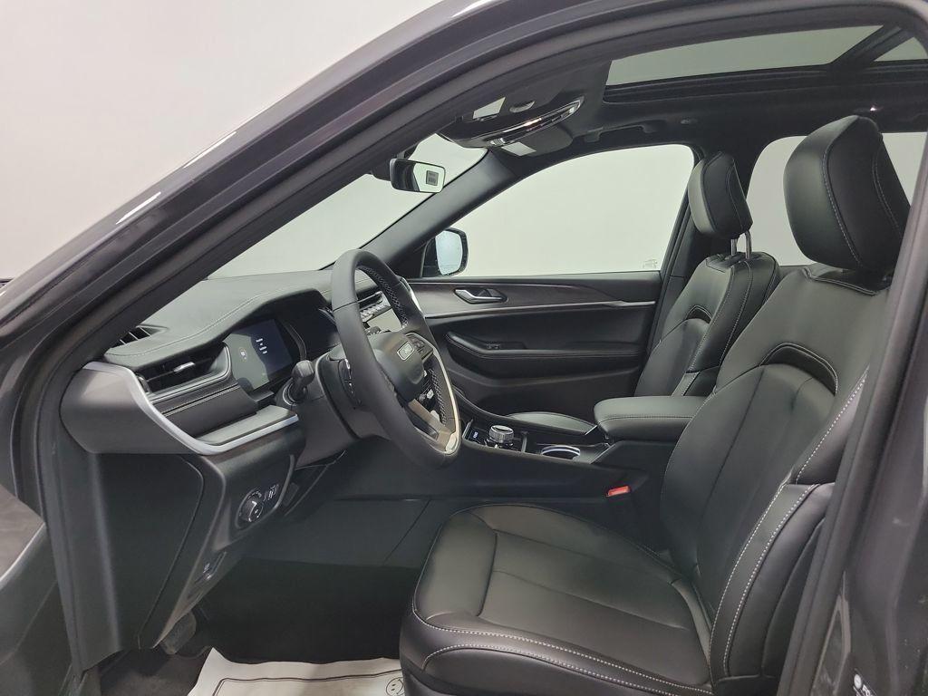 new 2025 Jeep Grand Cherokee car, priced at $47,729