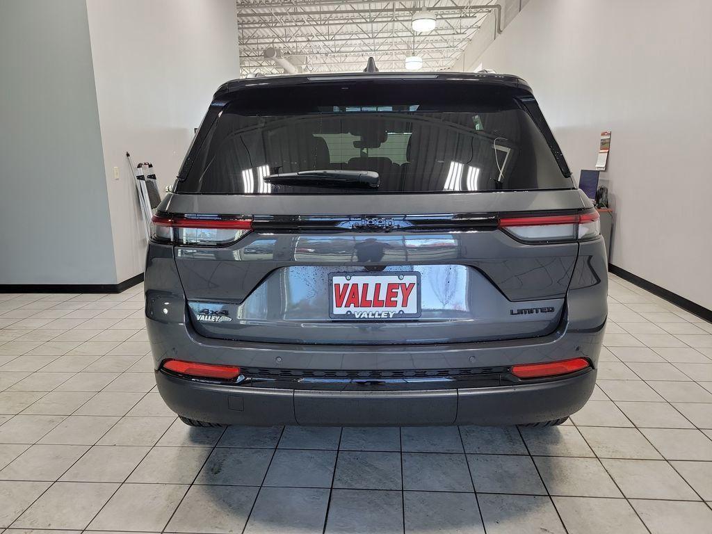 new 2025 Jeep Grand Cherokee car, priced at $47,729