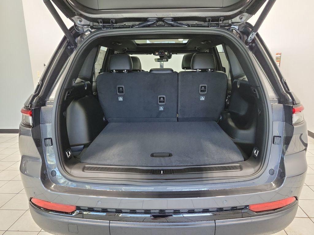 new 2025 Jeep Grand Cherokee car, priced at $47,729