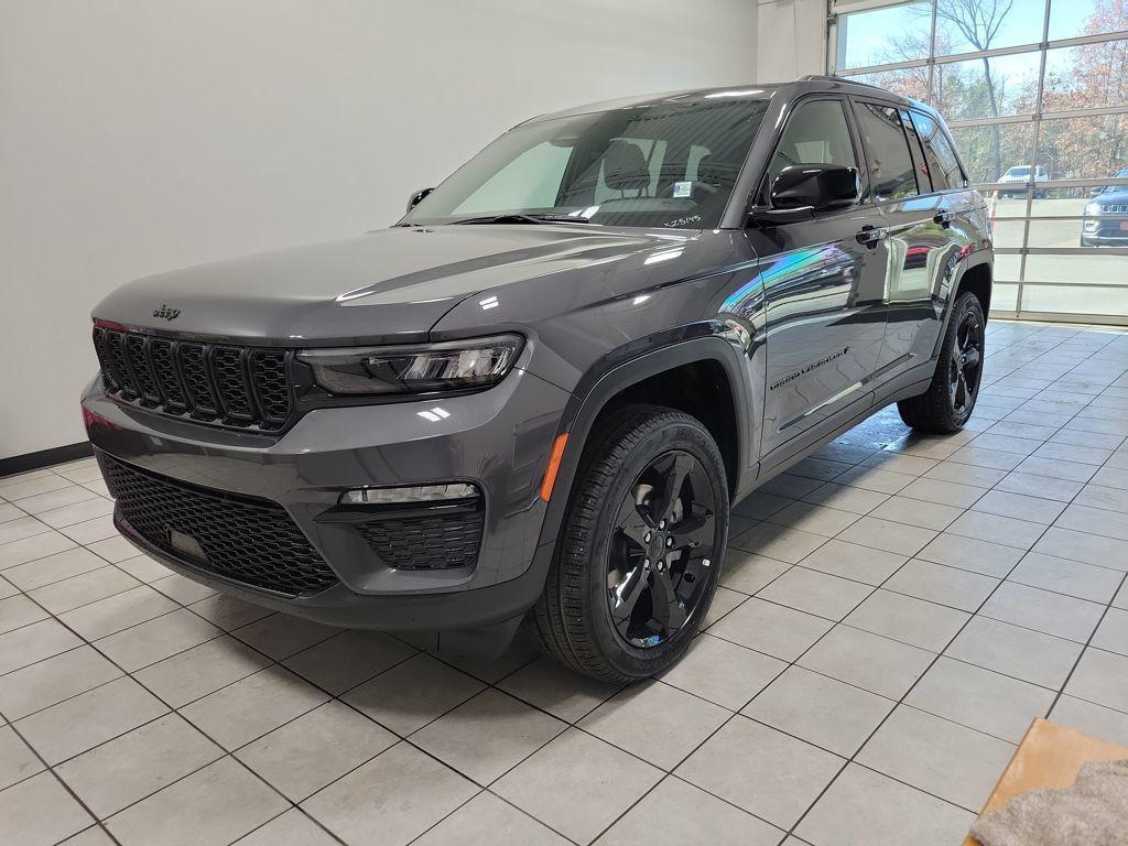 new 2025 Jeep Grand Cherokee car, priced at $47,729
