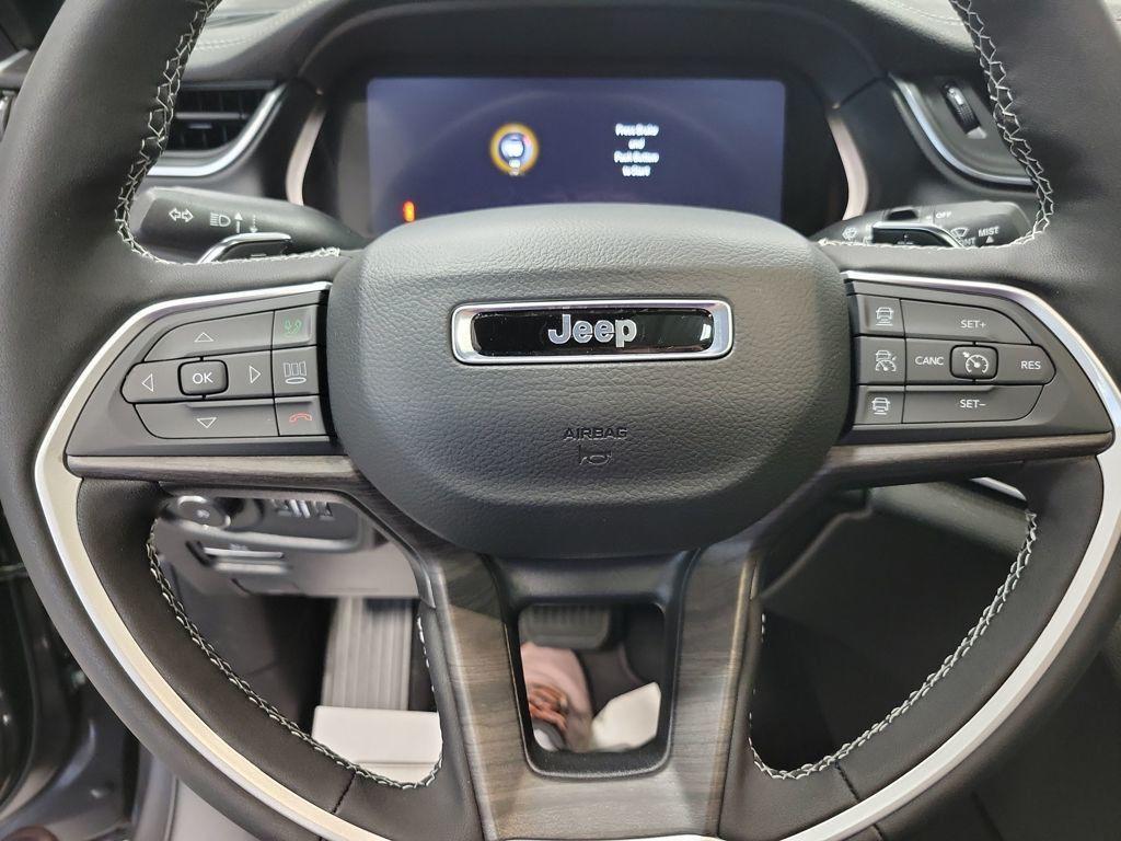 new 2025 Jeep Grand Cherokee car, priced at $47,729