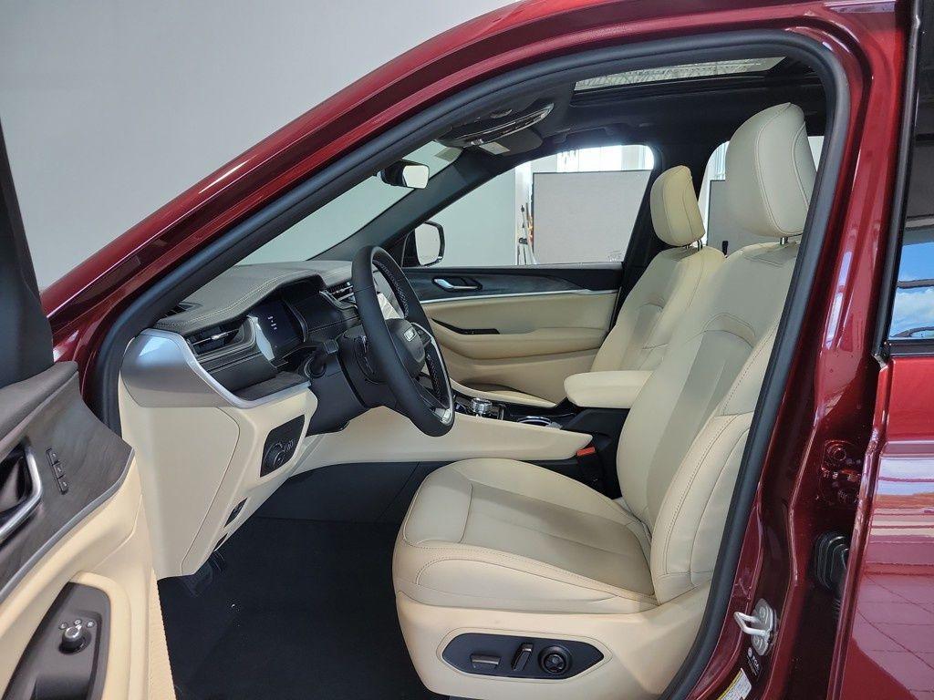 new 2025 Jeep Grand Cherokee L car, priced at $46,951