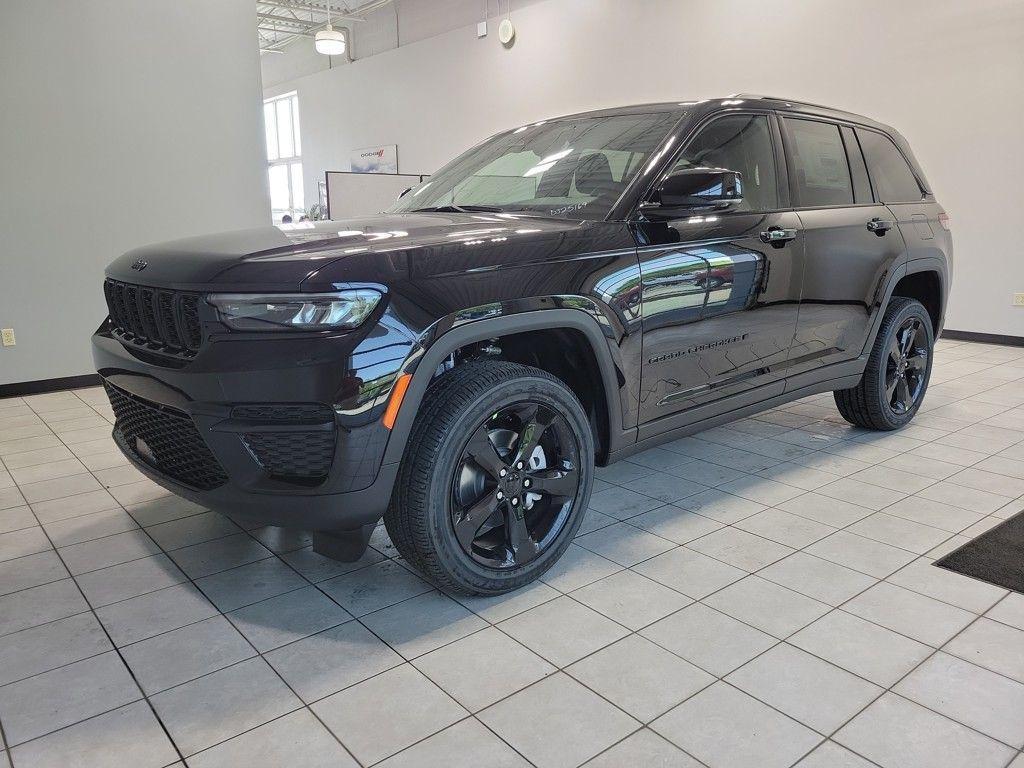 new 2025 Jeep Grand Cherokee car, priced at $43,410
