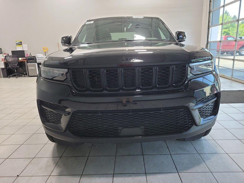 new 2025 Jeep Grand Cherokee car, priced at $43,410