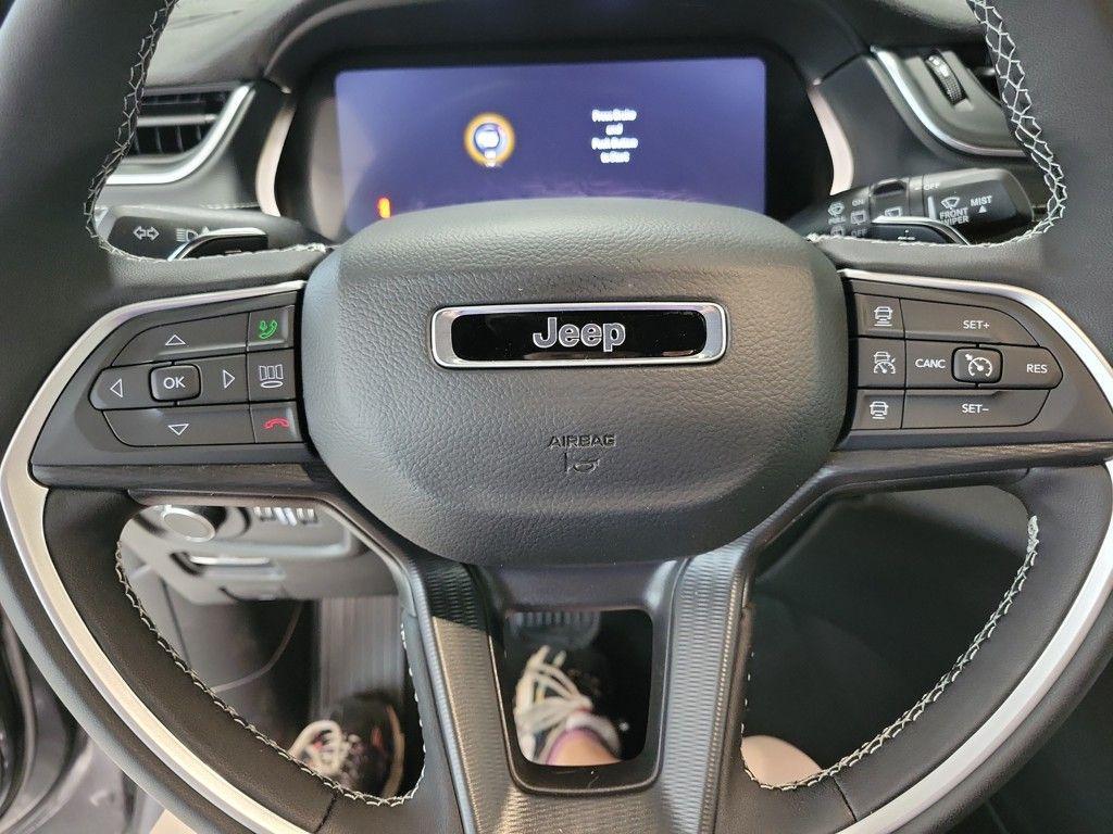 new 2025 Jeep Grand Cherokee car, priced at $38,675