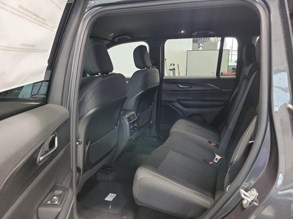 new 2025 Jeep Grand Cherokee car, priced at $38,675