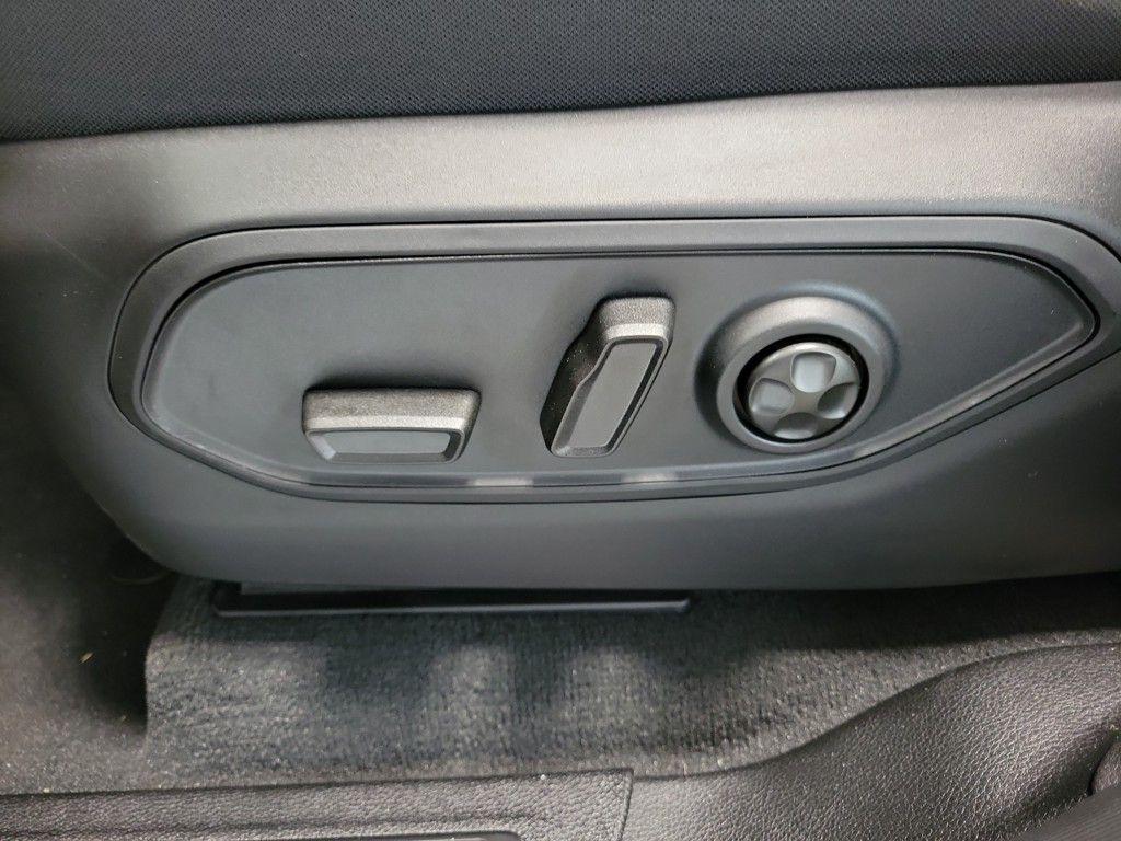 new 2025 Jeep Grand Cherokee car, priced at $38,675