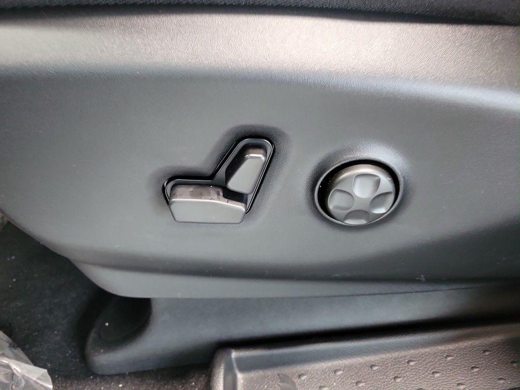 new 2025 Chrysler Pacifica car, priced at $47,620